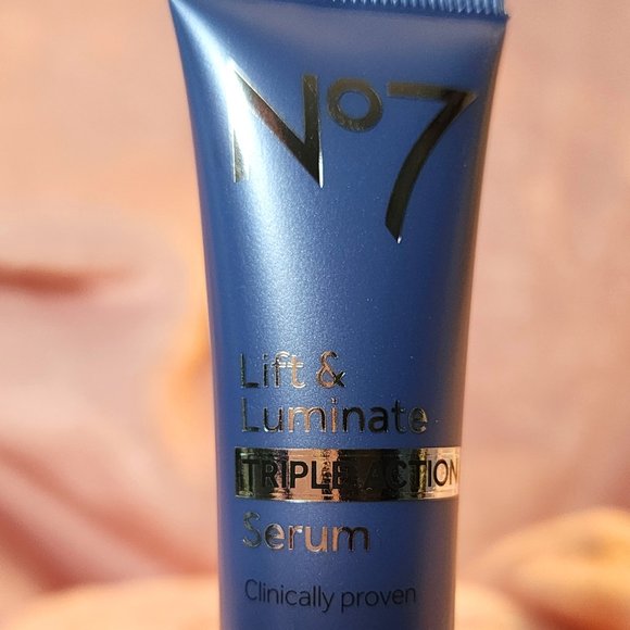 No 7 Lift & Luminate Triple Action Serum - Picture 1 of 3